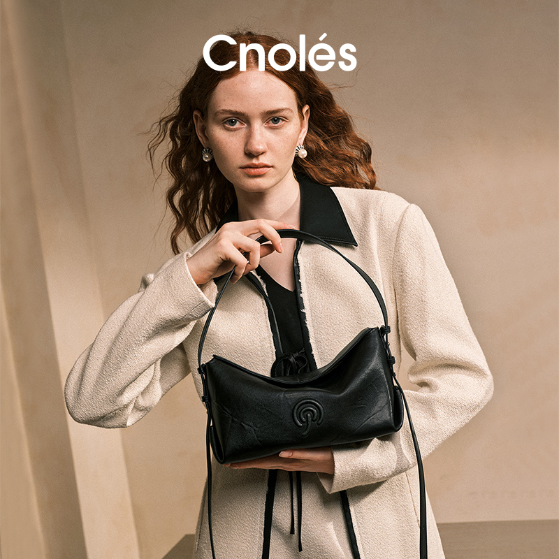 Cnoles蔻一云阶包枕头包B00426A